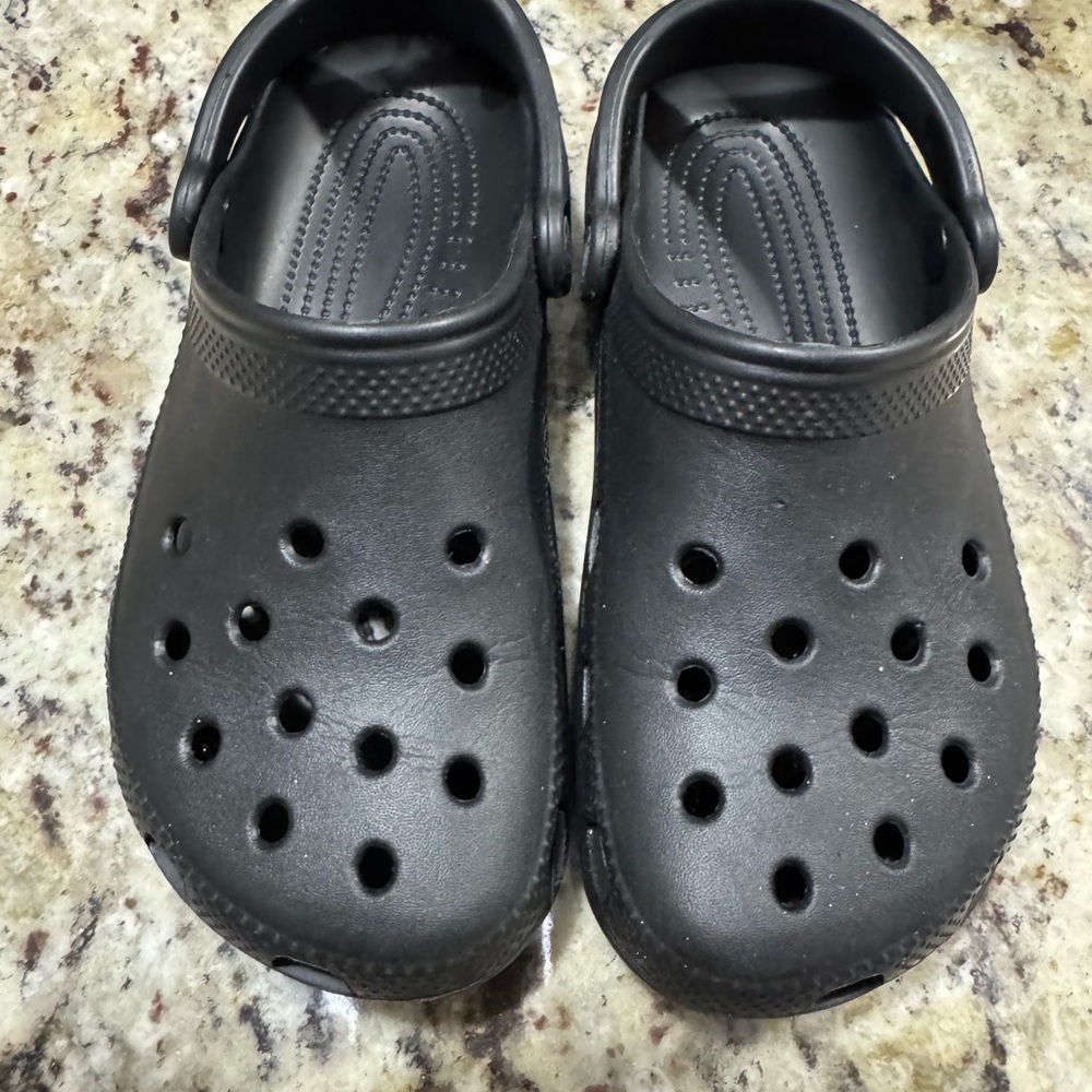 Black classic crocs size 7 women’s